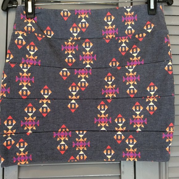 Nollie Tribal Print Gray Mini Skirt Size Medium - Picture 1 of 2
